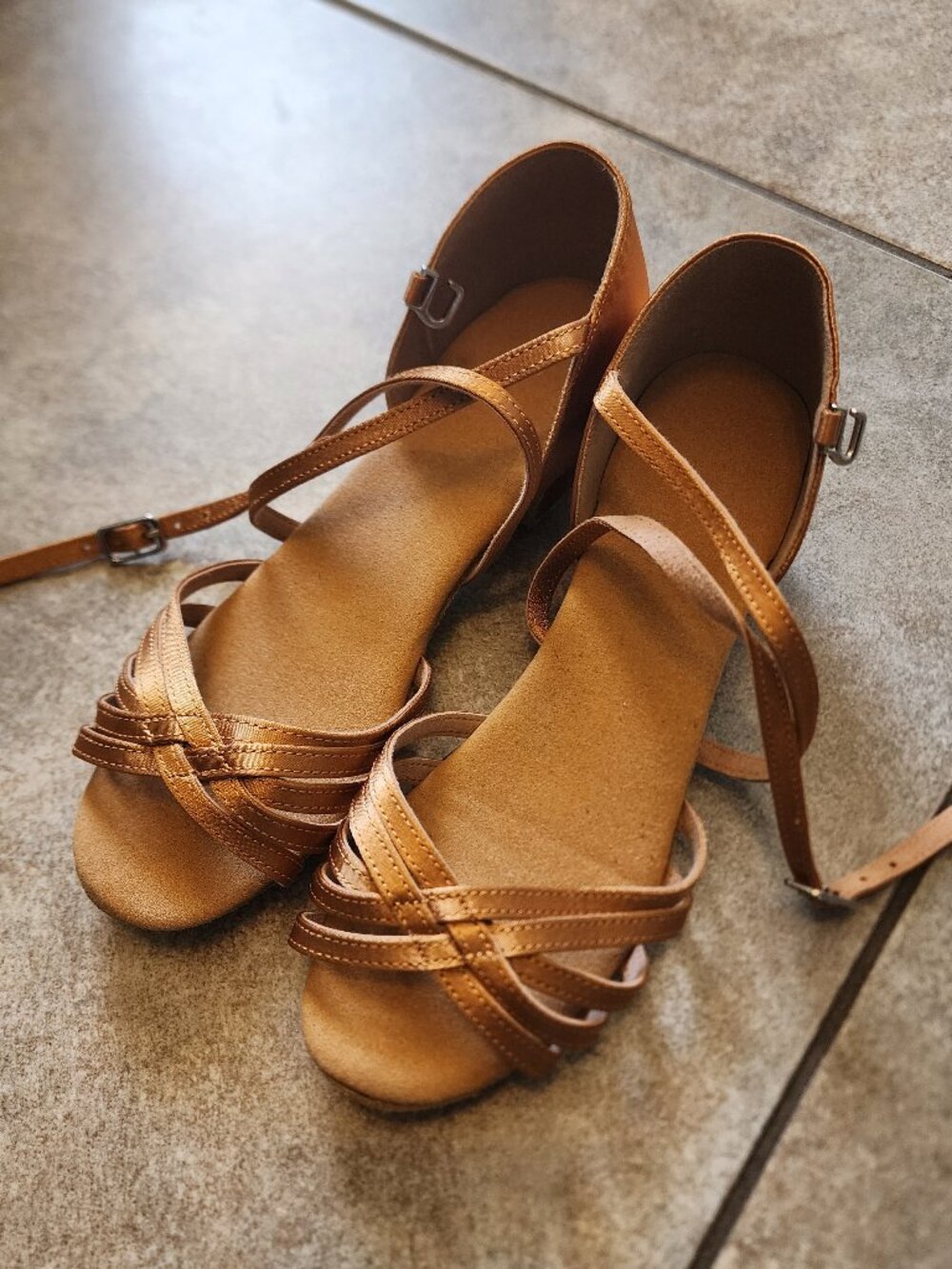 Girls Latin Dance Shoes Tan Low Heel Kids Ballroom - Size 1.5 Little Kid